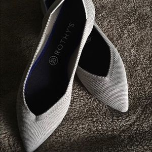 Rothys flax points size 9